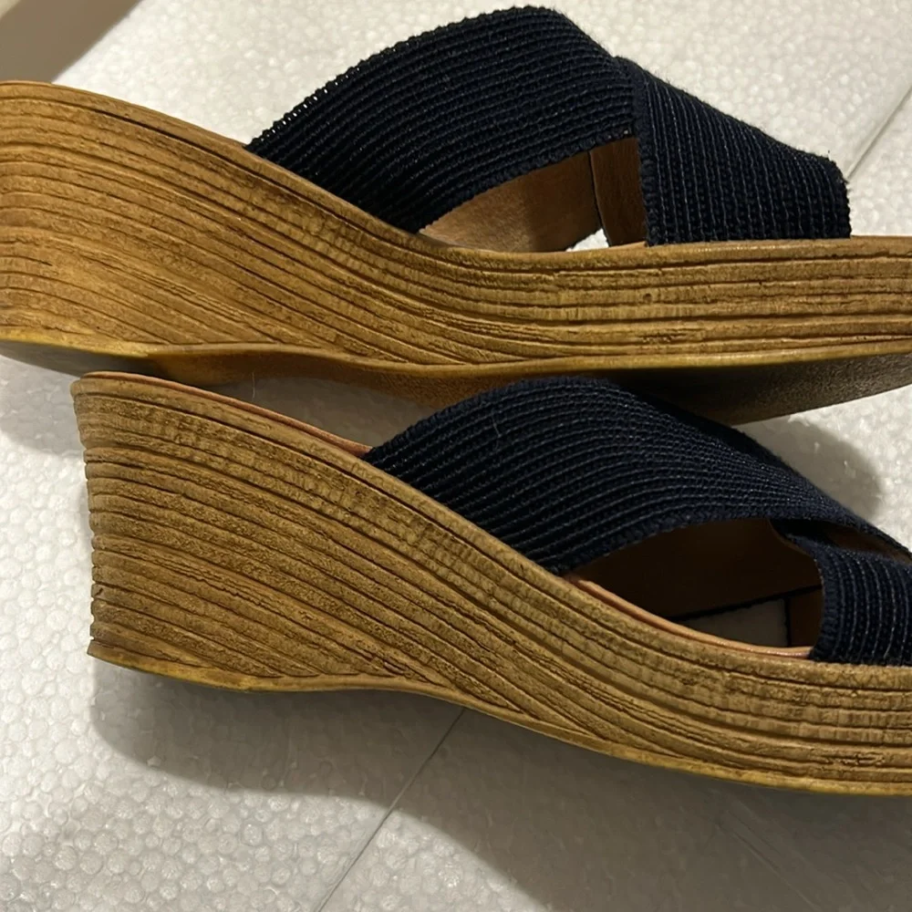 Italian Shoemakers wedge slip on crisscross Sandals made in Italy womens size 8